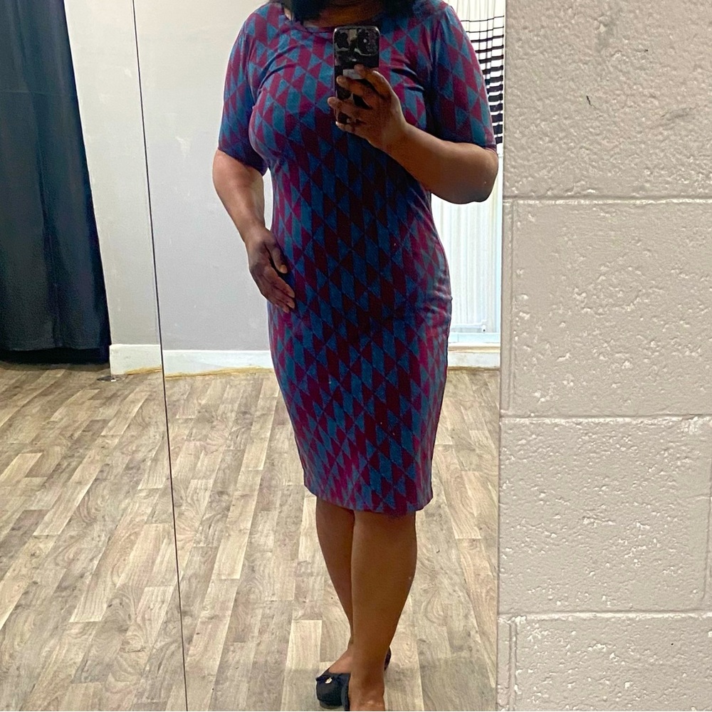 LuLaRoe burgundy graphic print straight dress. Size XL. Belt not included.
